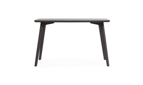 Mesa Comedor Marsella 6 Puestos de la marca Aristas vista de frente. Presenta una superficie rectangular en madera color Ceniza, sostenida por patas delgadas y rectas.