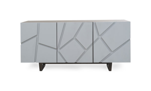 Vista frontal del Aparador Osaka Roble + Cava de Aristas. Este aparador destaca por su diseño contemporáneo, fabricado en roble europeo. Cuenta con puertas lisas sin tiradores visibles de color Mouse.